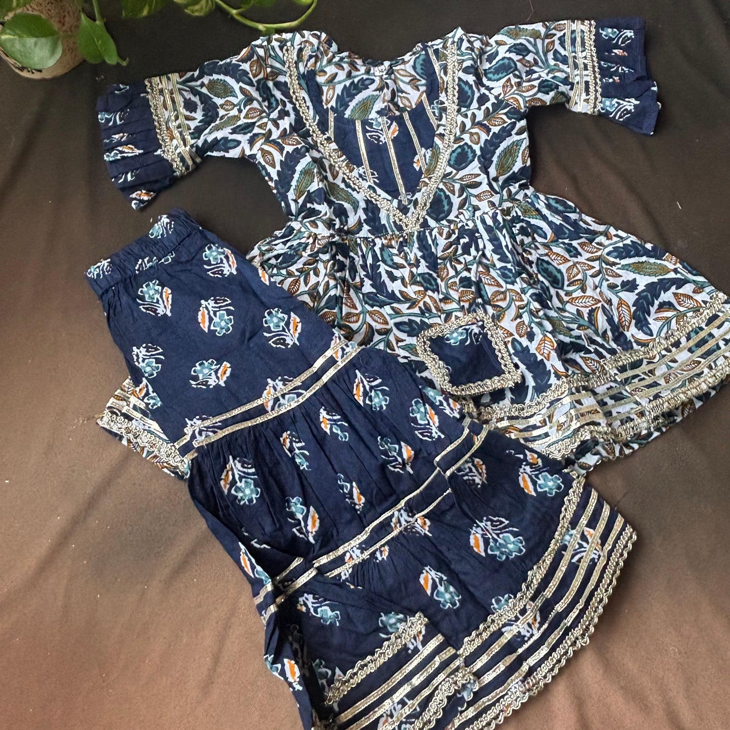 Neel-Kaari Sharara  Set